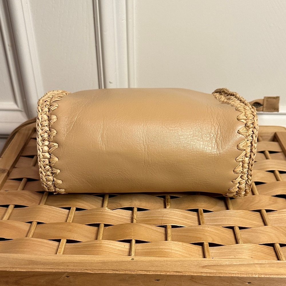 Universal Thread Beige Crossbody Bag - Picture 3 of 5